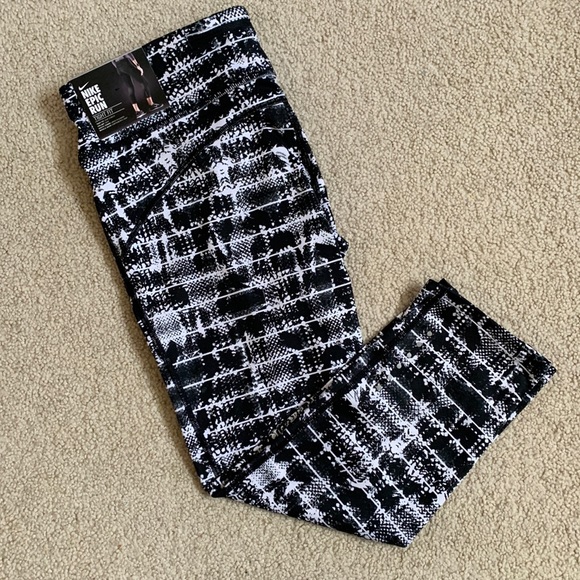 Nike Epic Run Tight Fit Crop Leggings - Picture 1 of 4